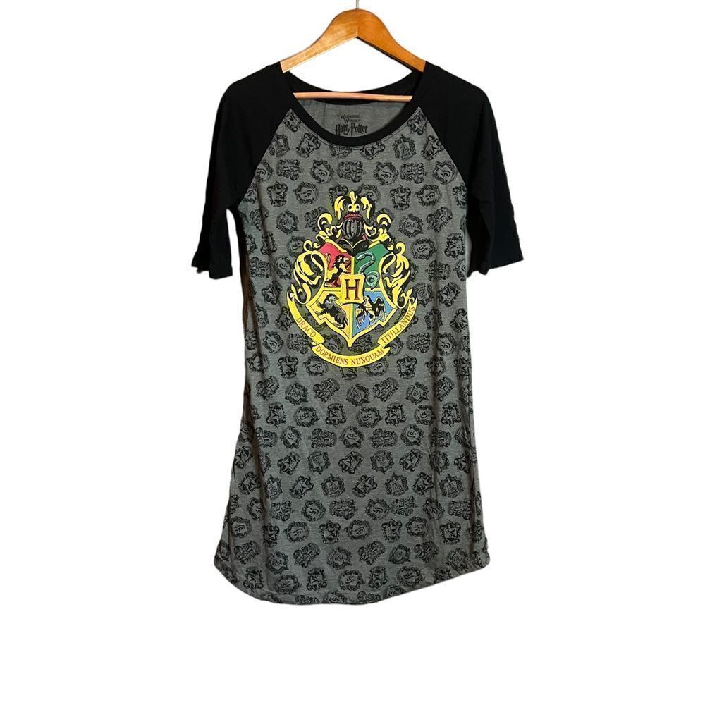 Harry Potter universal studios hogwarts‎ tunic/ sleep shirt